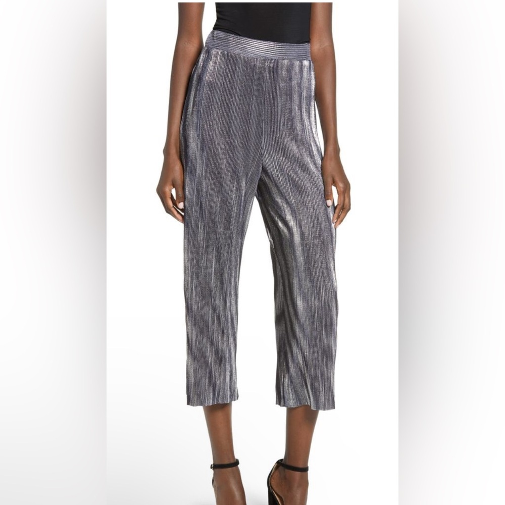 Love, Fire Metallic Mini Pleat Gaucho Crop Pants NWT size Large